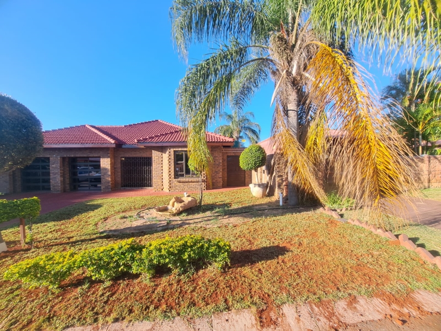 3 Bedroom Property for Sale in Heuwelsig North West